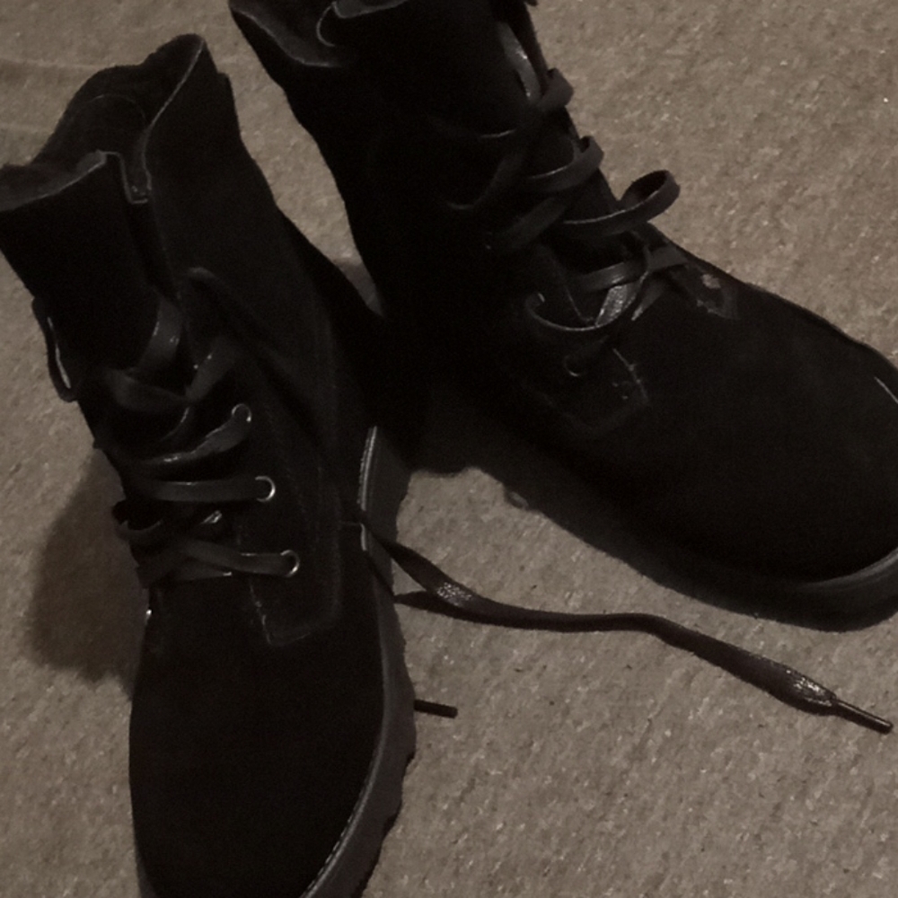Bearpaw laced boots
